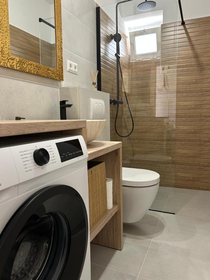 Zio Nino Apartment Sutomiscica Bagian luar foto