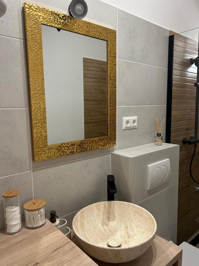 Zio Nino Apartment Sutomiscica Bagian luar foto