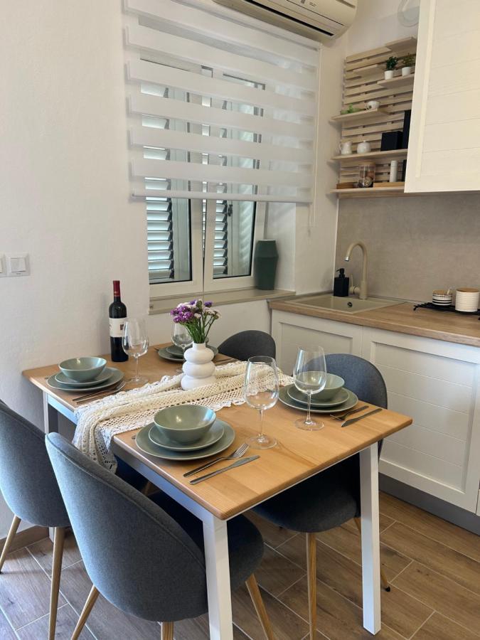 Zio Nino Apartment Sutomiscica Bagian luar foto