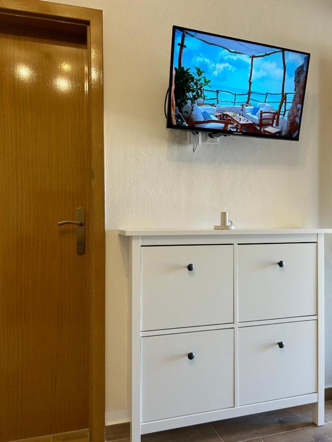 Zio Nino Apartment Sutomiscica Bagian luar foto