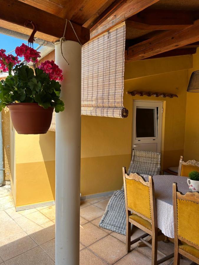 Zio Nino Apartment Sutomiscica Bagian luar foto