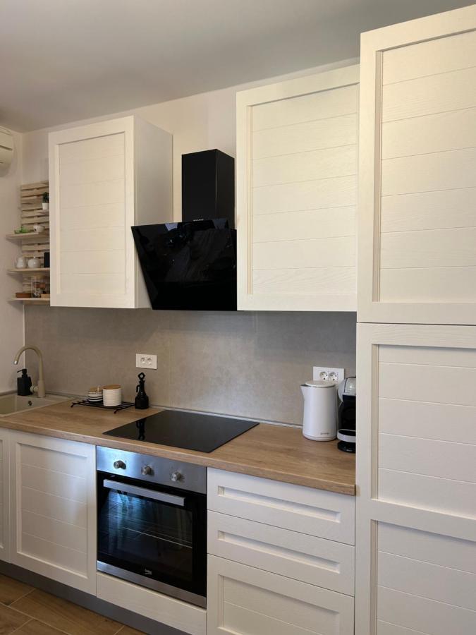 Zio Nino Apartment Sutomiscica Bagian luar foto