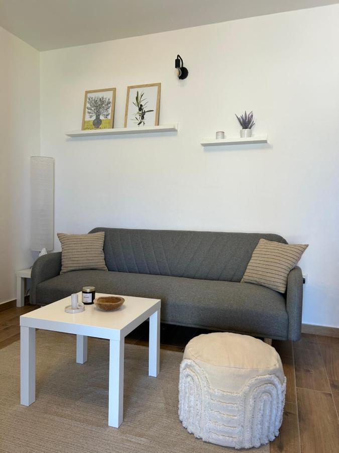 Zio Nino Apartment Sutomiscica Bagian luar foto
