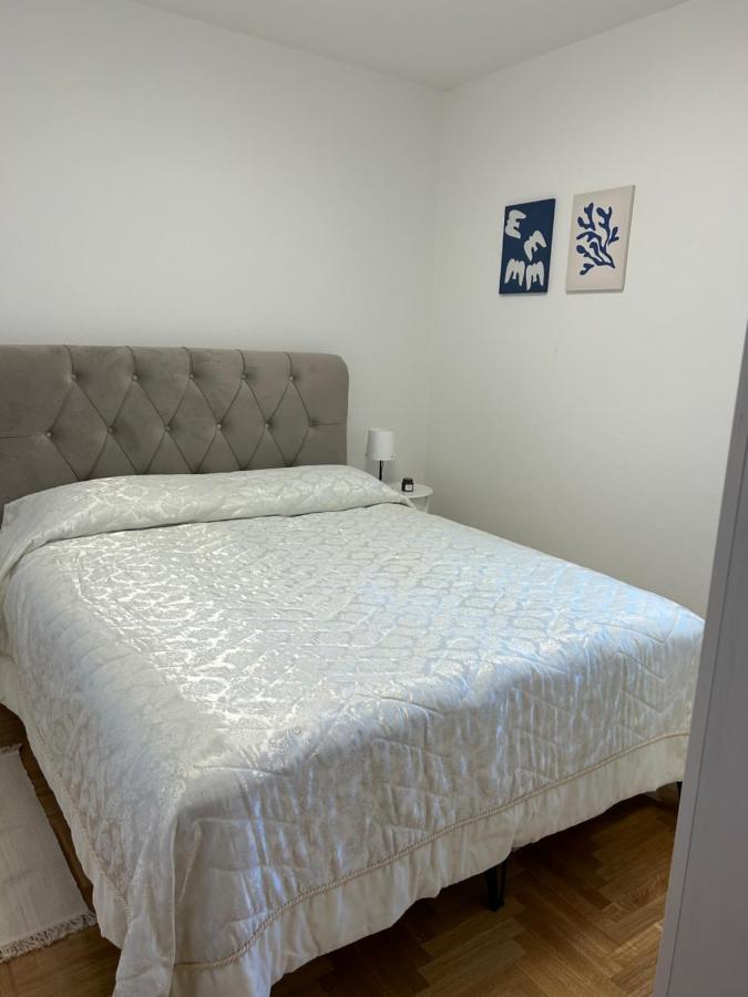 Zio Nino Apartment Sutomiscica Bagian luar foto