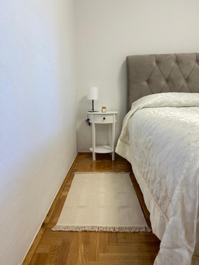 Zio Nino Apartment Sutomiscica Bagian luar foto